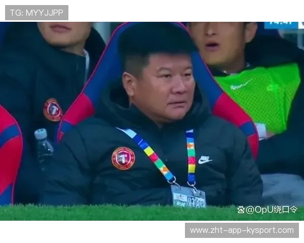 辽宁铁人防线回追慢半拍,直塞一穿就见门将 辽宁铁人防线回追慢半拍,直塞一穿就见门将